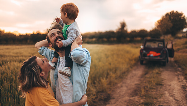 young family road trip playing